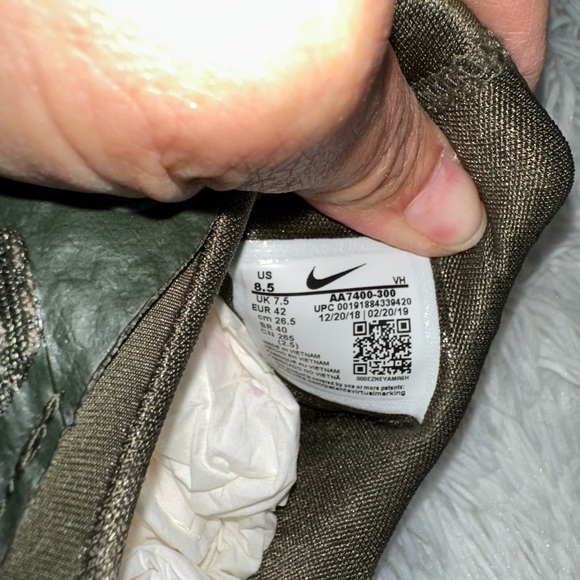 Men's Nike Rival Running Shoes Green And White Anthracite AA7400-300 US Size 8.5 - Picture 6 of 12